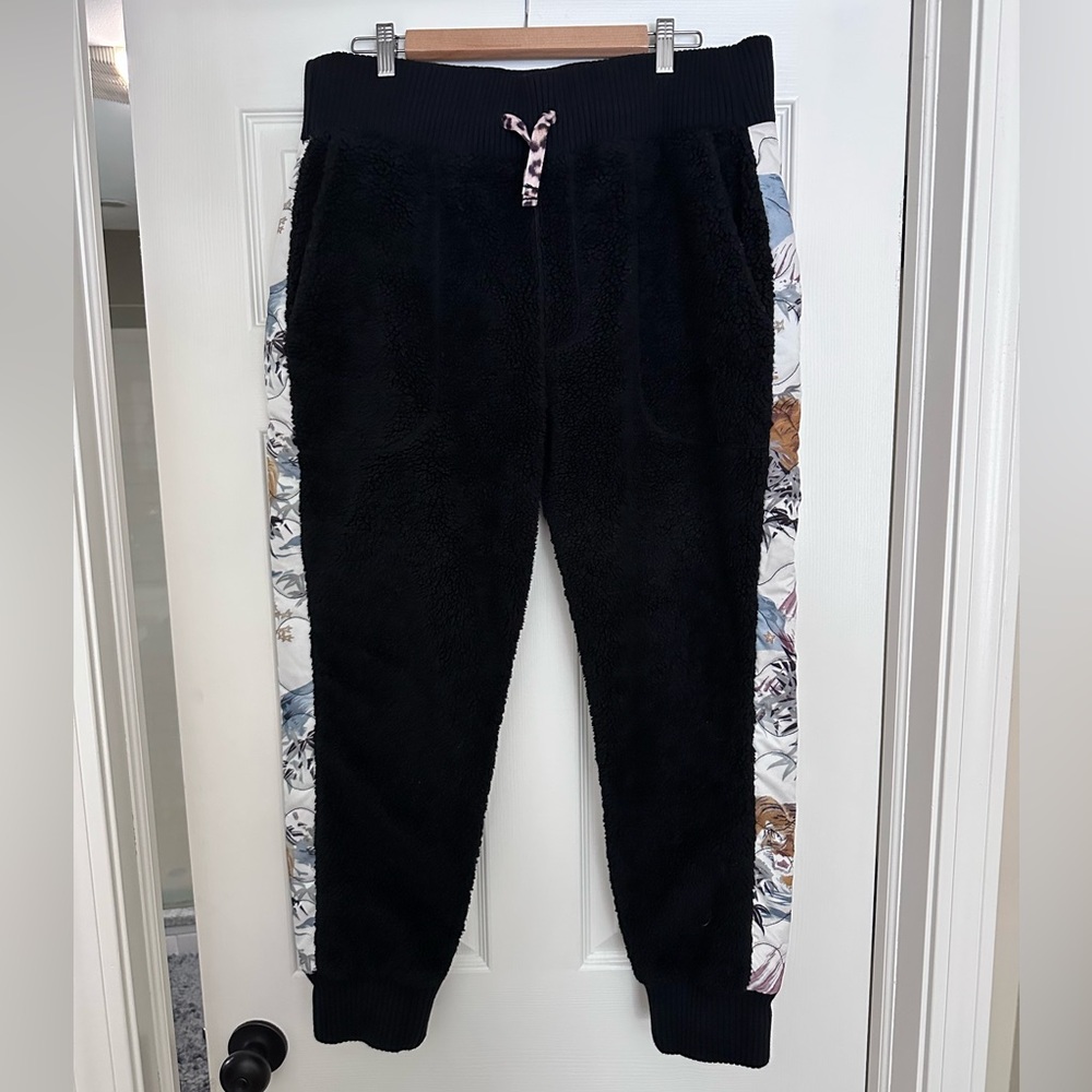 L.A.M.B. x Burton Bengal Tiger Sherpa Front Pants, size L
